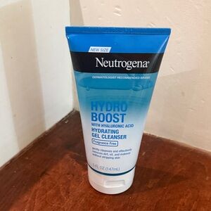 ⭐️2for $15 Neutrogena Blue Hydro Boost Gel Cleanser 5FL OZ